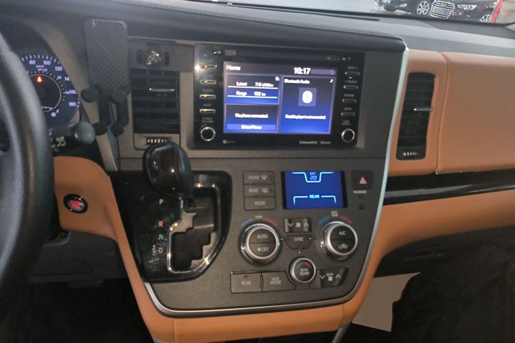 Used Toyota Sienna 2019 3.5L Two-Wheel Drive LE Trim 7 Seats U.S. Specification