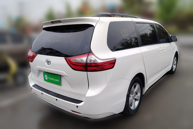 Used Toyota SIENNA  Rear Right 45 Deg