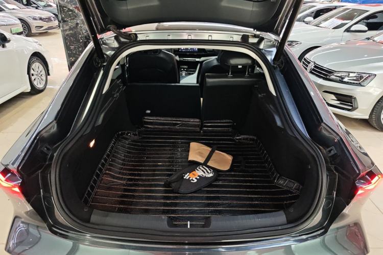 Used Changan UNI-V iDD 2023 ZhiDian iDD 1.5T 113km Smart & Fun Version