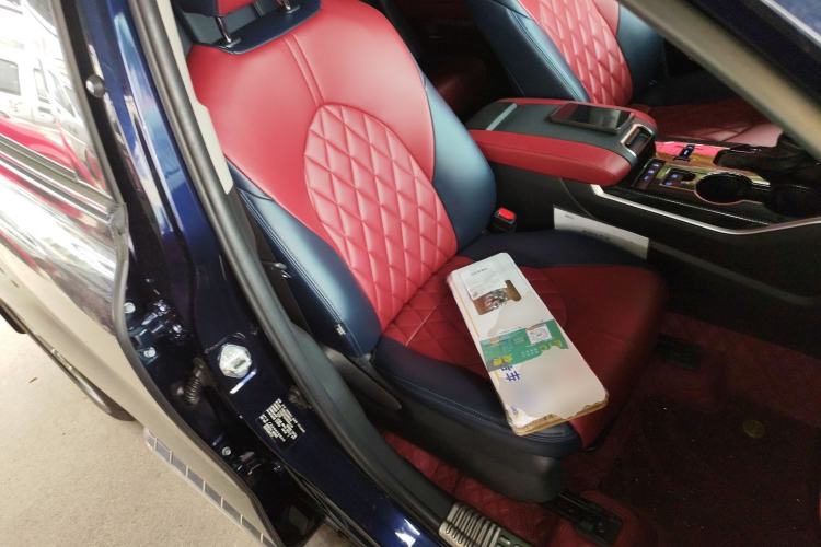 Used Toyota Highlander 2022 Dual-Engine 2.5L 4x4 Elite Edition 7-Seater Right Front Seat