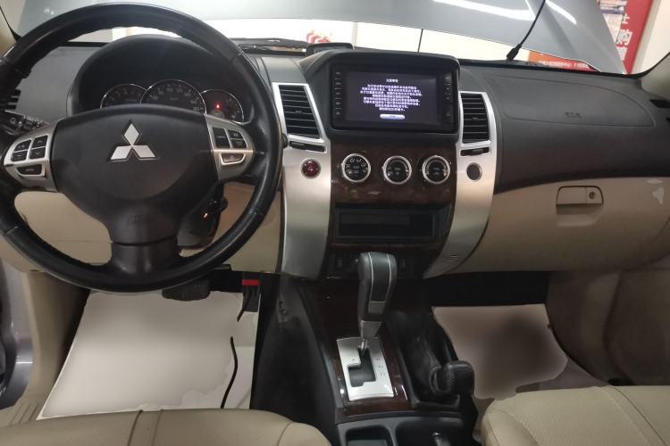 Used Mitsubishi Pajero Sport 2013 3.0L Automatic 4x4 Flagship Edition
