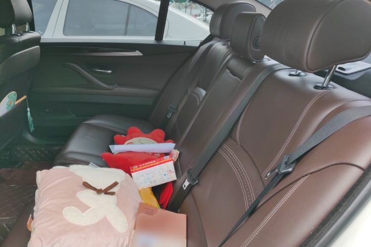 Used BMW 5 Series 2014 525Li Luxury Design Package Left Rear Seat