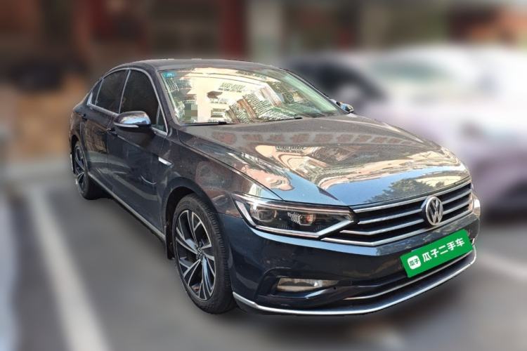 Used Volkswagen Magotan 2020 330TSI DSG Luxury Edition Front Right 45 Deg