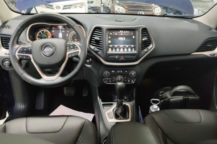 Used Jeep Cherokee 2017 2.0L Superior Edition