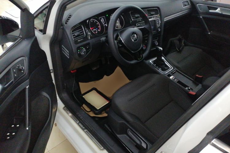 Used Volkswagen Golf 2017 230TSI Automatic Comfort Edition – Celebrating Milestone of One Million Units
