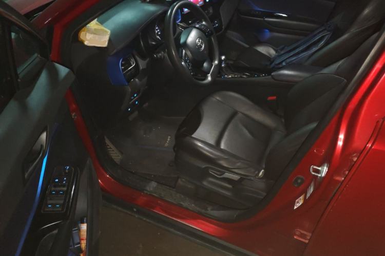 Used Toyota C-HR 2018 2.0L Leading with Sunroof China VI Standard Driver Seat