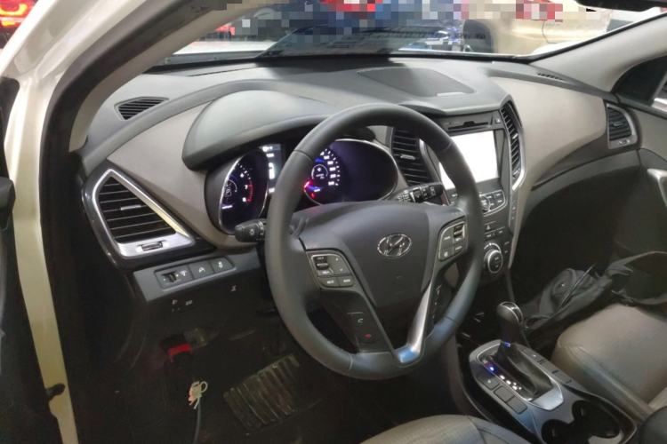 Used Hyundai Grand SantaFe 2013 3.0L 7-Seater Four-Wheel-Drive Comfort Edition
