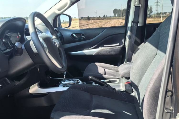 Used Nissan Navara 2017 2.5L Automatic 2WD Luxury Edition QR25
