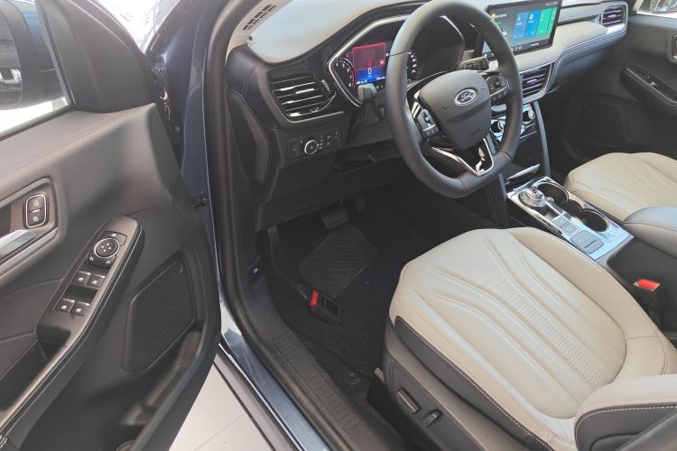 Used Ford Escape 2024 EcoBoost 245 Two-Wheel-Drive Titanium Edition