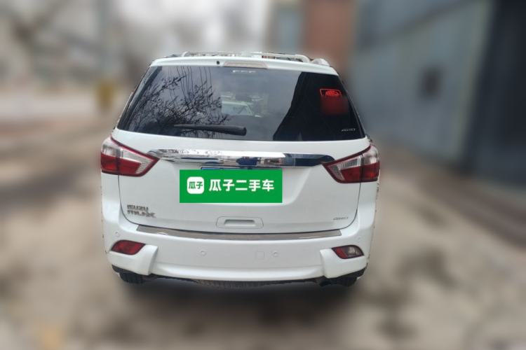 Used Isuzu mu-X 2015 2.5T Two-Wheel Drive Automatic Luxury Edition 7 Seats
