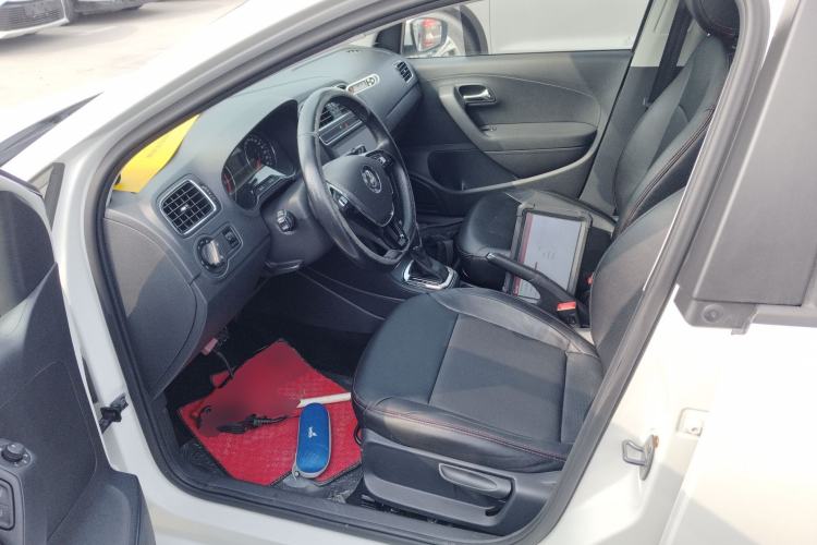 Used Volkswagen Polo 2016 1.6L Automatic Comfort Model
