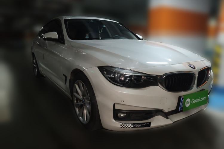 Used BMW 3 Series GT 2018 320i Sport Edition Front Right 45 Deg
