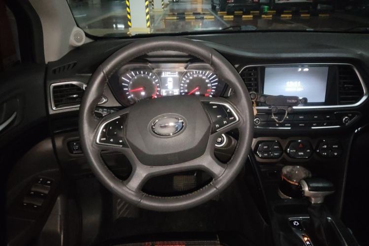 Used GAC Trumpchi GS4 2017 235T Automatic Two-Wheel Drive Luxury Smart Connectivity Version Steering Wheel