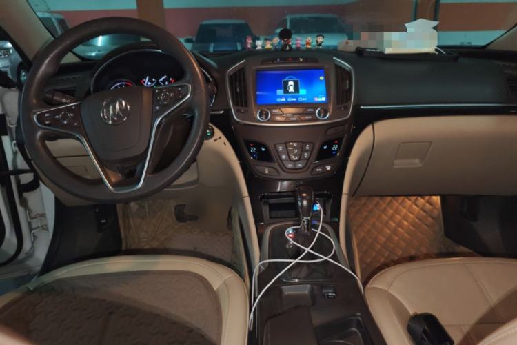 Used Buick Regal 2015 2.0L Elite Fashion Edition Center Console