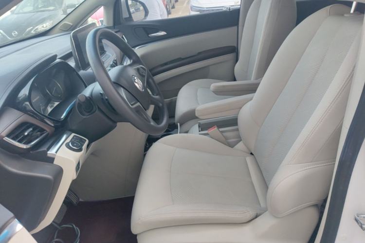 Used Buick GL8 2023 Land Executive Class Comfort Model
