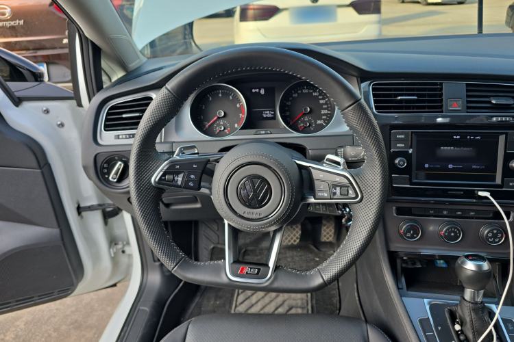 Used Volkswagen Golf 2016 1.6L Automatic Fashion Model
