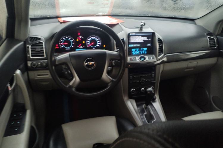 Used Chevrolet Captiva 2012 2.4L 4x4 Luxury Edition 5 Seats Center Console