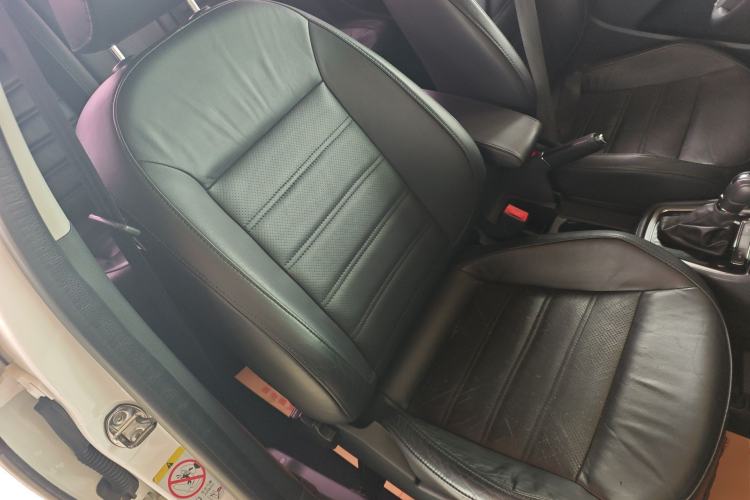 Used Volkswagen Lavida 2013 Revised Version 1.6L Automatic Luxury Edition Right Front Seat