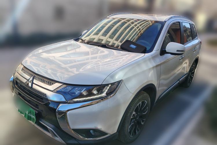 Used Mitsubishi Outlander 2019 2.4L 4x4 Zhi Xiang Edition 5 Seats China VI Standard