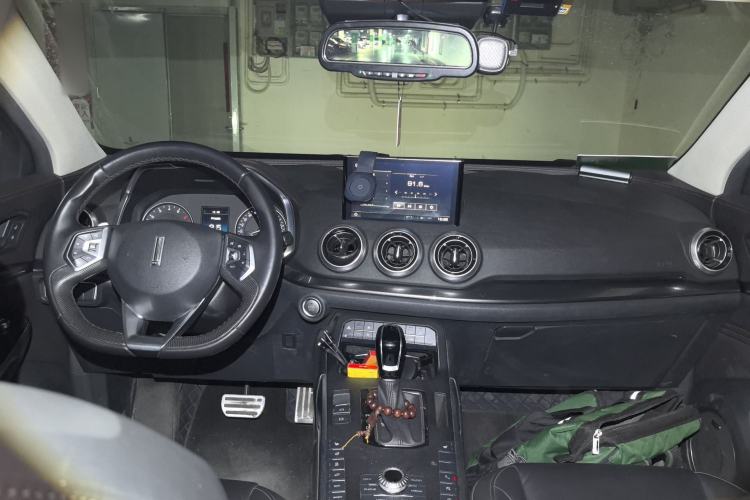 Used Wey VV5 2017 2.0T Ultra-Luxury Version Center Console