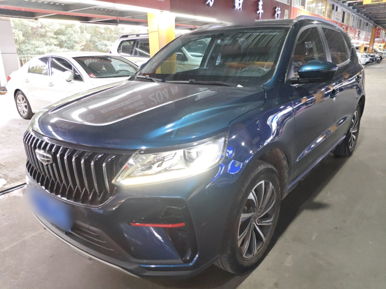 Под передней частью автомобиля