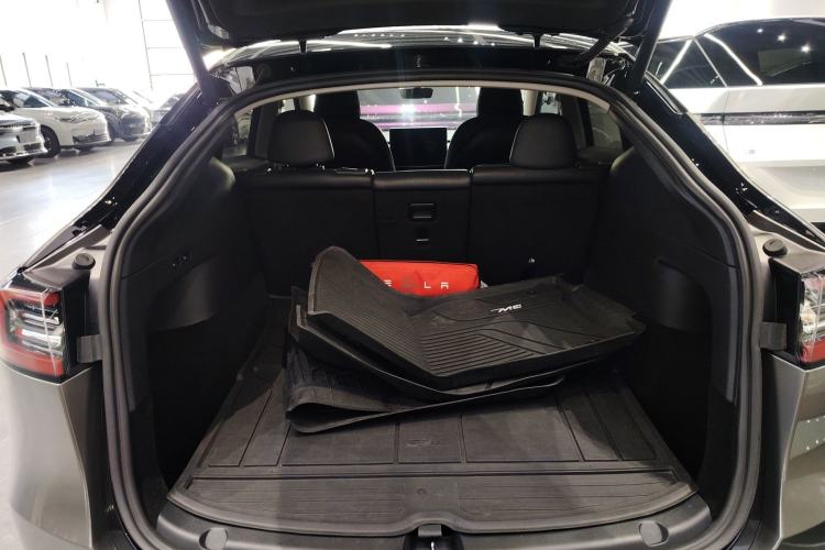 Used Tesla Model Y 2022 Long-Range All-Wheel-Drive Version