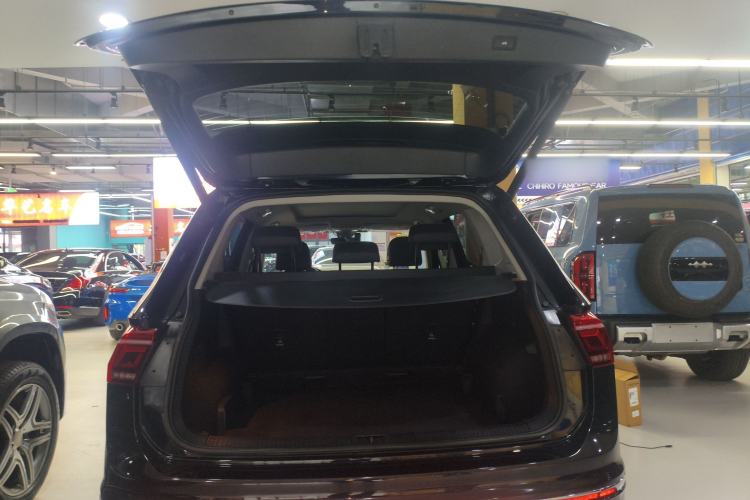 Used Volkswagen Tiguan L 2023 Restyled 330TSI Automatic Two-Wheel Drive R-Line Enhanced Comfort Version