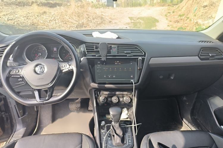 Used Volkswagen Tiguan L 2019 Updated Version 330TSI Automatic Two-Wheel Drive Panoramic Comfort Edition China VI Standard Interior 2