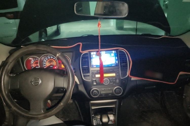 Used Nissan Sylphy 2012 1.6XE Manual Comfort Edition Center Console