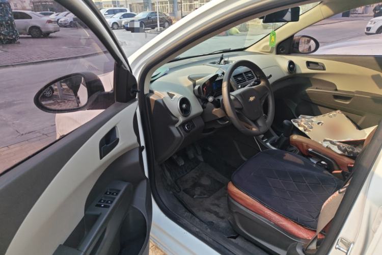 Used Chevrolet Aveo Sonic 2011 Sedan 1.4L MT SL