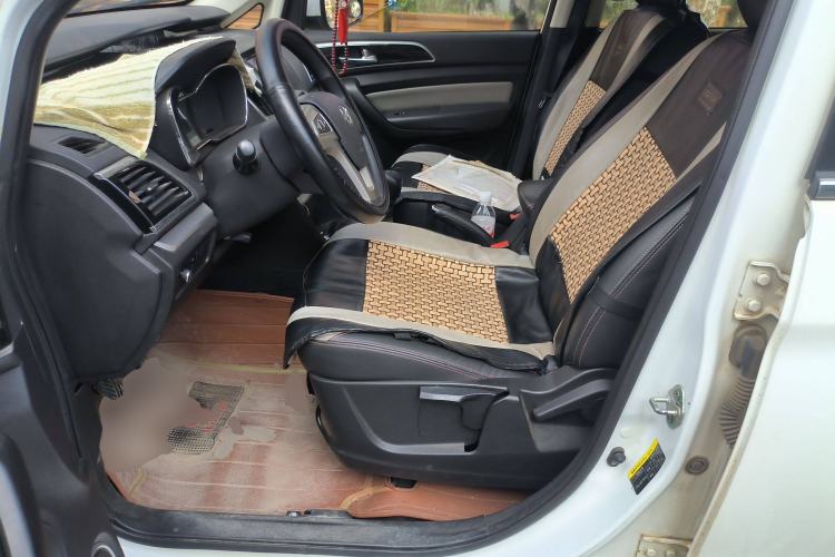 Used HYOSOW H3 2015 1.5L manual luxury version Left Front Seat