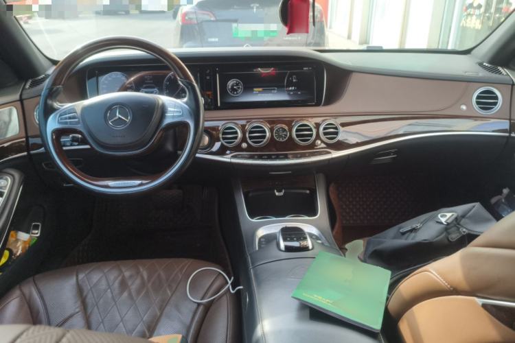 Used Mercedes-Benz Maybach S-Class 2017 S 400 4MATIC Center Console