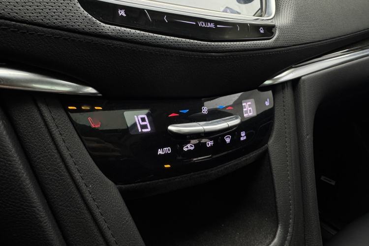 Used Cadillac XT5 2018 25T Luxury Model
