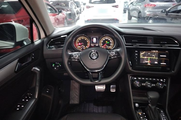Used Volkswagen Tiguan L 2019 Revised 330TSI Automatic Two-Wheel Drive Smart & Luxury Edition China VI Standard
