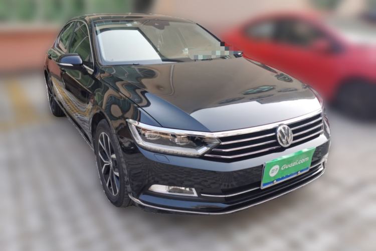 Used Volkswagen Magotan 2017 330TSI DSG Luxury Model Front Right 45 Deg