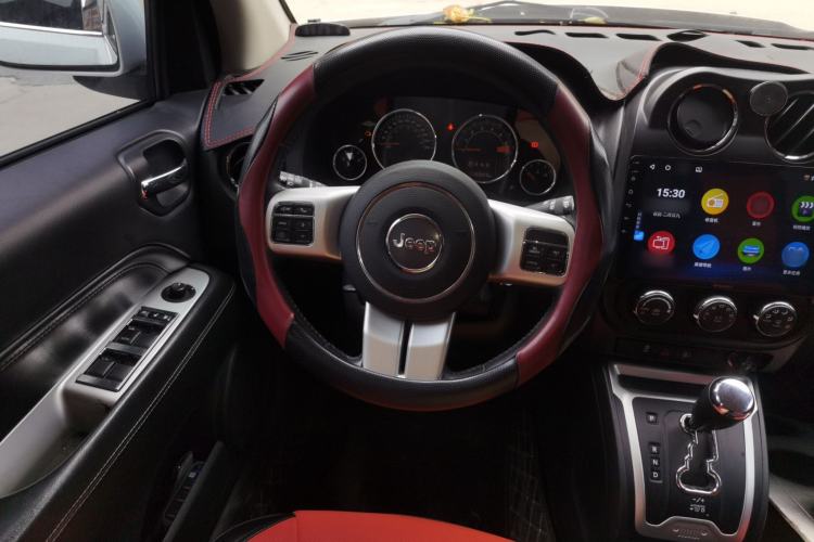 Used Jeep Compass 2014 2.4L four-wheel drive sport version Steering Wheel