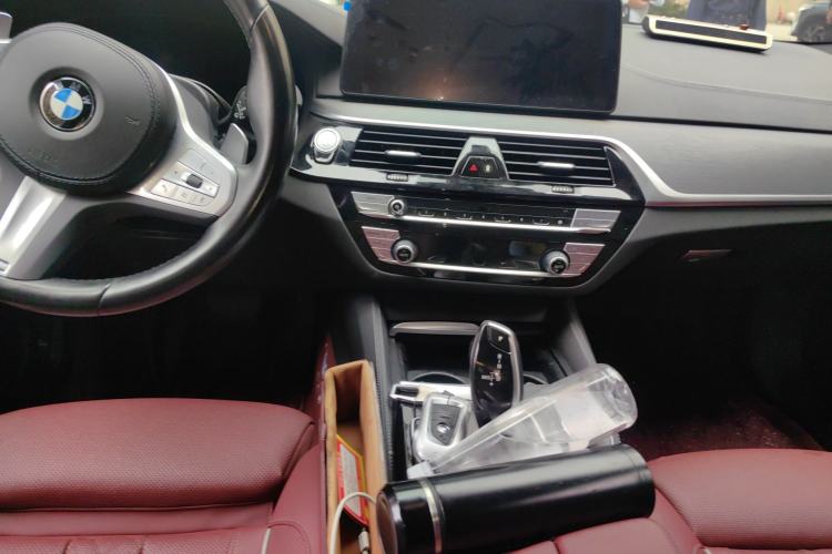 Used BMW 5 Series 2022 Second Facelift 530Li Luxury Version M Sport Package Center Console