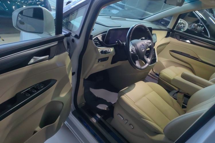 Used Buick GL8 2022 ES Landtrek 653T Luxury Edition
