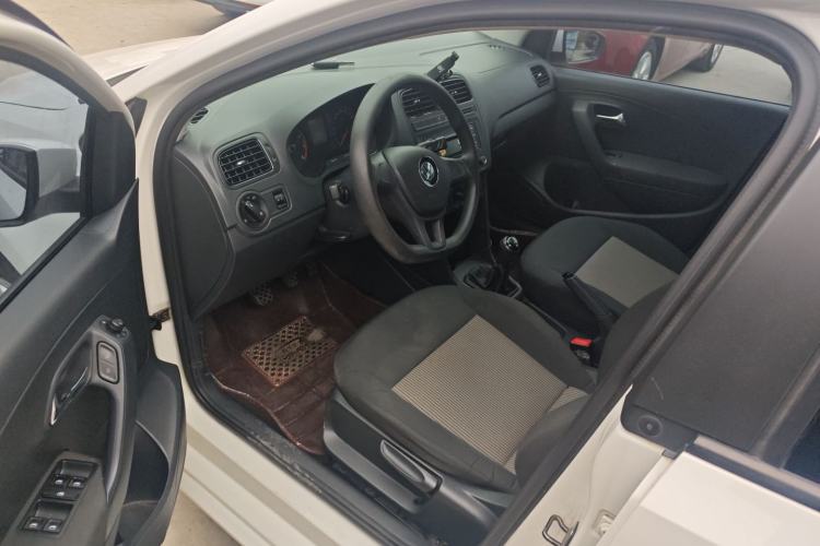Used Volkswagen Polo 2016 1.4L Manual Fashion Model
