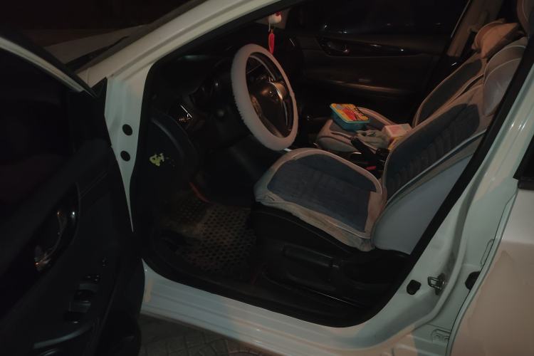 Used Nissan Tiida 2016 1.6L Manual Cool Edition
