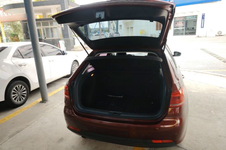 Used Volkswagen Gran Lavida 2013 1.6L Automatic Fashion Model