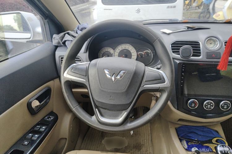 Used Wuling Hongguang 2014 1.5L S Comfort Model Steering Wheel