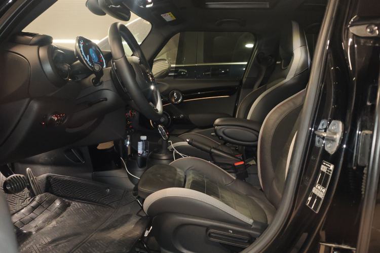 Used MINI MINI 2022 2.0T COOPER S Black Badge Special Edition Five-Door Model
