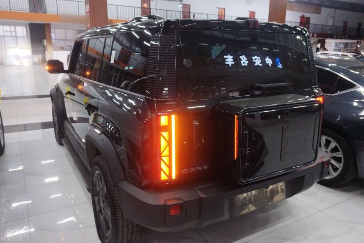 Used iCAR 03 2024 401km Two-Wheel Drive Standard Advanced Version Rear Left 45 Deg