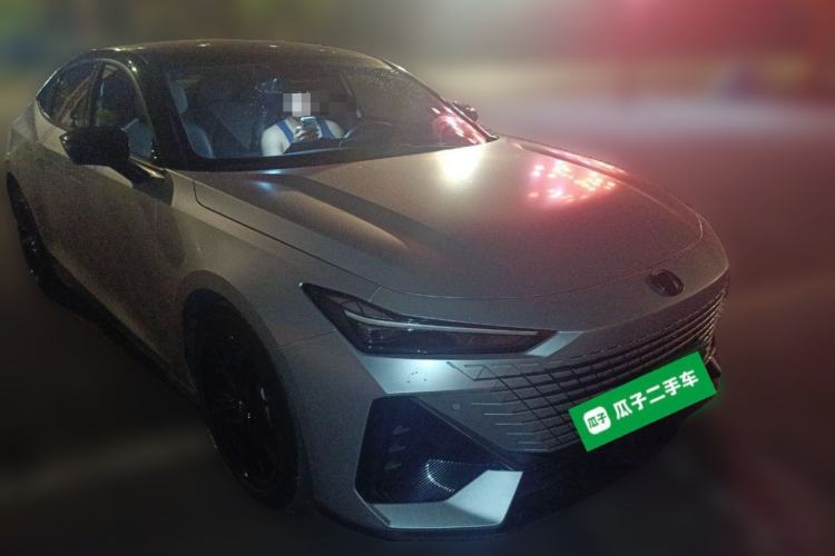 Used CHANGAN UNI-V 2022 1.5T Prestige Version Front Right 45 Deg