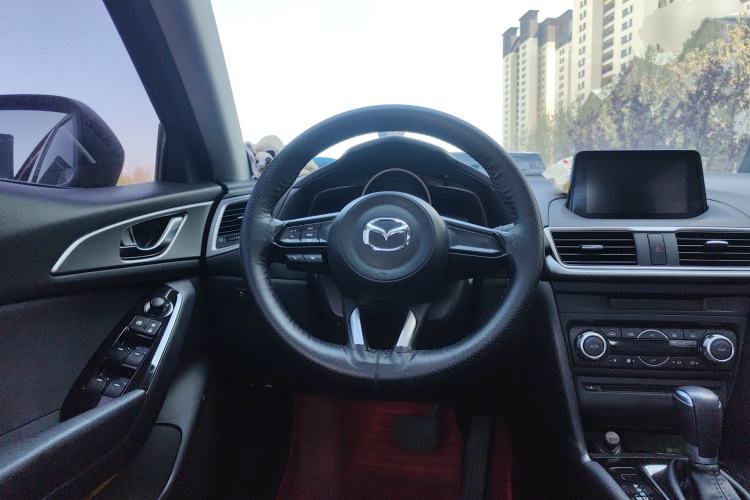 Used Mazda 3 Axela 2019 Cloud-Controlled Sedan 1.5L Automatic Luxury Model China VI Standard Steering Wheel
