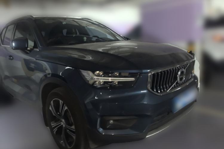 Used Volvo XC40 2020 T4 Four-Wheel Drive Smart Luxury Edition Front Right 45 Deg