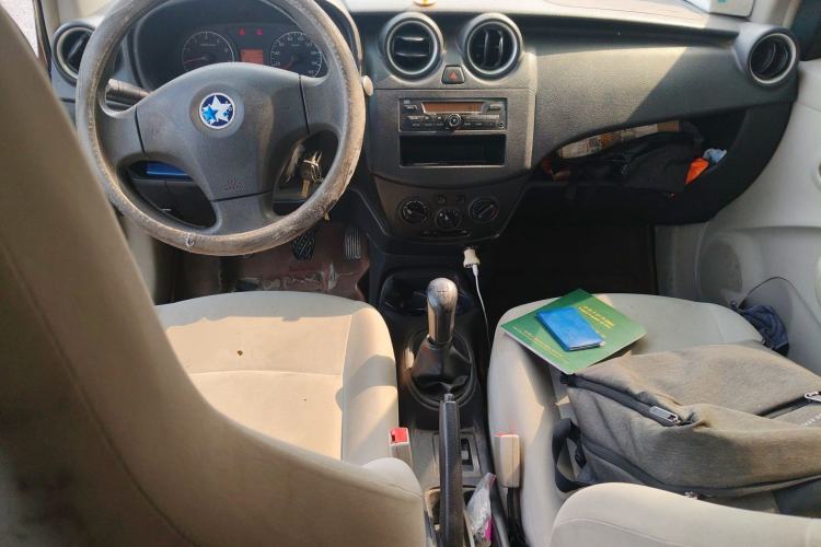 Used Venucia R30 2014 1.2L Manual Enjoyment Edition Center Console