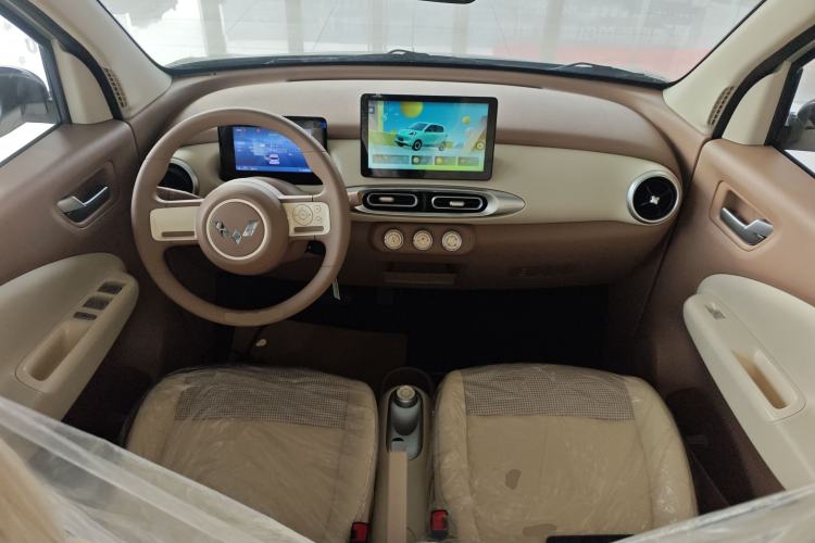 Used Wuling Hongguang MINIEV 2025 Four-Door Version Advanced Edition Center Console