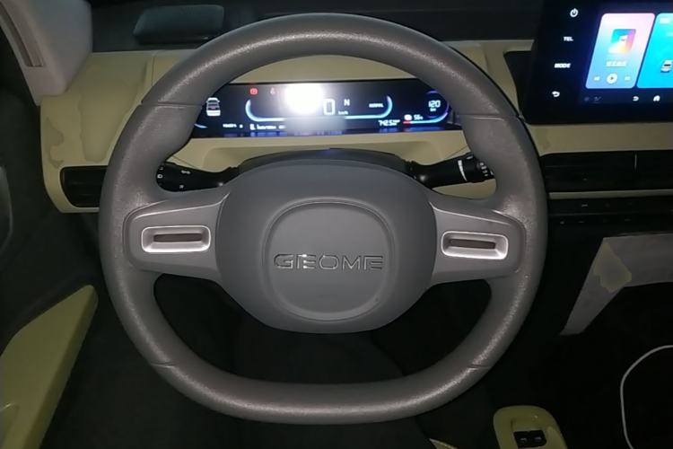 Used Geely Galaxy Panda 2024 Panda Mini 200km Endurance Bear Steering Wheel